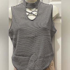 Striped Black and White Sleeveless Top
Very cute
Never worn
Poly spandex